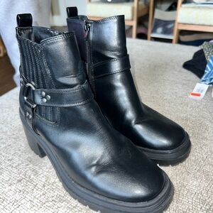 Sincerely Jules Black Leather Ankle Boots. Like new condition. Size 8.5